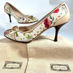 Gucci Sz 7.5 / 37.5 Vintage Ivory Floral Print Stiletto Pumps Gorgeous Pair Of Vintage Gucci Heels ! Wow, These Are Super Hard To Find. Rare And In Great Condition. Please See The Picture Of Back Of Shoe. Brand: Gucci Department: Women's Size: 7.5 / 37.5 Color: Ivory Style: Pumps Fit: Regular Closure: Slip-On Pattern: Floral Material: Tan Leather And Light Coated Canvas Fabric Condition: New With Tags Features: Tan Leather Round Toe Floral Print Leather Topline And Counter Bamboo Accent Wooden H Monogram Shoes, Neutral Pumps, Gold High Heel Sandals, Gucci Shoes Heels, Gucci Pumps, Gucci Heels, Lace Pumps, Gucci Leather, Patent Leather Heels