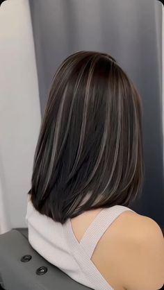 Hair Idies, Long Straight Haircut With Layers, Baby Lights On Dark Hair, Grey Blending Highlights Dark Brown, Haircolour Ideas, Long Hair Cuts Straight, Hair Color Asian, Gray Hair Color, Bob Hair Color