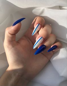 Royal Blue Nails Designs, Blue And White Nails, Royal Blue Nails, Nail Art Glitter, Pretty Acrylic Nails