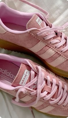 Dr Shoes, Pretty Shoes Sneakers, Shoe Wishlist, Girly Shoes, Aesthetic Shoes, Shoe Inspo, Swag Shoes, Adidas Gazelle, Pretty Shoes