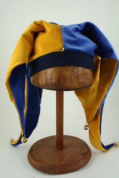 Jester Hat - Blue / Gold – Tall Toad Jester Outfit, Mardi Gras Jester, Jester Costume, Clown Hat, Clown Clothes, The Jester, Court Jester, Jester Hat, Clown Costume