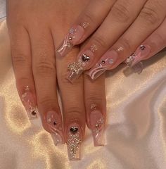 Nails With Nail Charms, Nails Art Simple, Nail Art 2022, Design Nails Art, Nail Art Aesthetic, Aesthetic Nail Art, Nail Art Trendy, Nail Art 2023, Decoration Nails