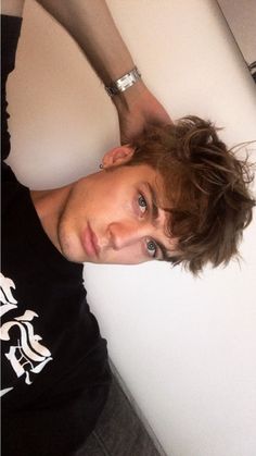 Mens Messy Hairstyles, Messy Hair Look, Brown Hair Boy