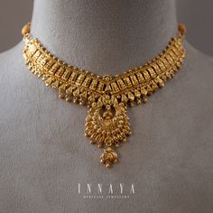 Brides With Gold Jewellery, Golden Necklace Jewellery Indian, Bridal Gold Ring Designs, Traditional Gold Necklace Indian Jewelry, Chokar Gold Set, Guluband Necklace Gold, Vintage Gold Necklace Antique Jewelry, Gold Jewellery Design Necklaces Indian, Latest Necklace Designs Gold Indian