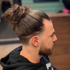 Man Bun Haircut, Man Bun Undercut, Undercut Long Hair, Men's Long Hairstyles, Mens Braids Hairstyles