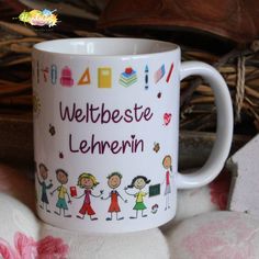 a coffee mug with the words weltbesten lehner on it and children holding hands