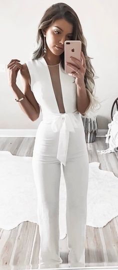 White jumpsuit. Dress Winter, Holiday Party Outfit, Looks Style, White Outfits, Outfit Casual, White Fashion, Passion For Fashion