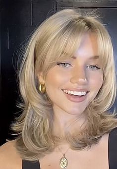 Cameron Diaz Bangs, 90s Haircuts Bangs, Haircut Styles For Round Face, Curtain Bangs Chubby Face, 90s Bob With Bangs, Voluminous Short Hair, 90s Layered Hair Short, Cameron Diaz Hair, Pinterest Fits