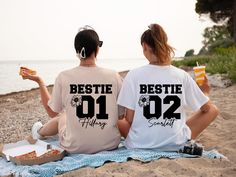 Custom Aesthetic Bestie Shirt,Womens Matching Bestie Sweatshirts, Customized Personalized Gift For Best Friend, Custom Name BFF Hoodie,T005  🌸 Welcome to Pinky Tee Store! We strive to provide you with the best shopping experience possible. Thank you for choosing us!" 👉 Ordering Process: 📸 Thoroughly examine all the available photos. 📏 Select your item's size. 🎨 Choose your preferred color. 🔢 Specify the desired quantity. 🛒 Add the selected item to your cart. 💳 Proceed to checkout to fina Friend T Shirts Ideas, Matching Bff Shirts, Bestie Shirt Ideas, Matching Pjs For Best Friends, Matching Bestie Shirts, Matching T Shirts Friends, Matching Sleepover Outfits, Best Friend Tshirt Ideas, Matching Outfits Best Friend Aesthetic