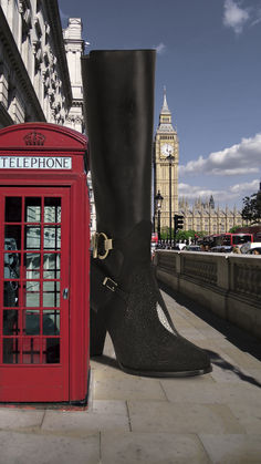 Botas de piel genuina altas negras en las calles de Londres #Cuadra #London #Cuadralifestyle #LFW #LondonFashionWeek