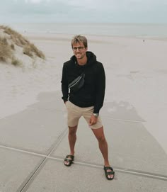 Chacos Outfit Men, Black Birkenstock Outfit, Birkenstocks Outfit, Mens Wardrobe, Masculine Outfits, Thailand Outfit