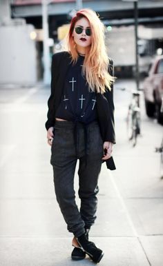 Punk Girl Outfits, Teen Vogue Fashion, Street Style Grunge, Tomboy Outfits, Fashion Photography Inspiration, Student Fashion, Teen Vogue, Blue Steel