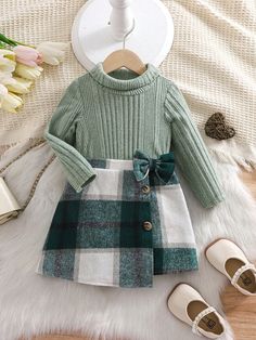 Verde  Collar     Embellished Elástico Alto Cute Long Sleeve Sets For Winter, Cute Long Sleeve Winter Sets, Mini Skirt Outfit Autumn, Fall Picture Outfits, Kids Fall Outfits, Mini Skirt Outfit, Knitted Turtleneck, Baby Girl Clothes Winter, Gingerbread Village