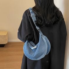 Versatile denim shoulder bag Vintage Messenger Bag, Bags 2024, Couples Halloween Outfits, Shopper Bags, Bags Casual, Denim Shoulder Bags, Fancy Bags, Denim Bag, Denim Design