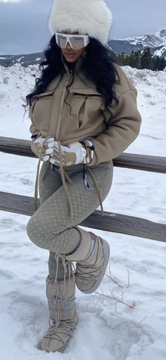 Outfits For The Snow, Snow Trip Outfit, Colorado Winter Outfits, Aspen Outfit Winter, Cabin Trip Outfit, Colorado Fits, Ski Attire, Snow Outfits For Women, Cabin Outfit