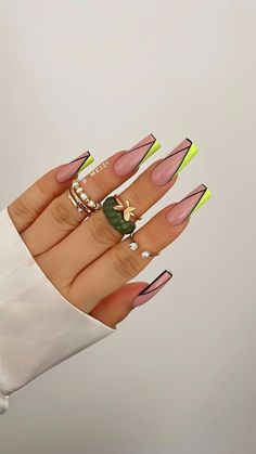 Neon Coffin Nail Ideas, Neon Lime Nails Acrylic, Neon Black Nails, Lime Yellow Nails, Neon And Black Nails, Black And Neon Color Nails, Neon Lime Nail Design, Neon Coffin Nails, Lime And Black Nails