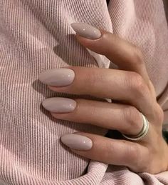 Winter Nails Gel, Nude Nail Designs, Subtle Nails, Beige Nails, Casual Nails, Makijaż Smokey Eye, Oval Nails