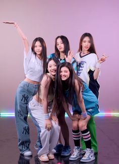 New Jeans Nwjns Debut Attention Ot5 Kpop Aesthetic Wallpaper Screenshot Relay Dance Studio Choom Minji Hanni Danielle Haerin Hyein Korea Vietnam Icon New Jeans Ot5, Danielle Haerin, Newjeans Minji, Group Pic, Kim Hanbin, Korean Celebrities, Life Goes On