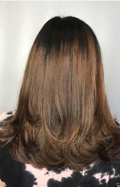 Ace the Dress Code: Chic & School-Appropriate Hairstyles (#40) Medium Long Layered Haircuts, Short Medium Layered Haircuts, Hair Cut For Girls, Haircuts Layered, Fab Mood, Mood Wedding, Haircuts 2020, V Shape Hair, Hairstyles Layered