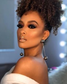 Natural Hair Inspiration, Glam Makeup, Creative Makeup, Artistry Makeup, Aesthetic Makeup, Glow Up?, Makeup Inspo, Skin Makeup, Maquillaje De Ojos