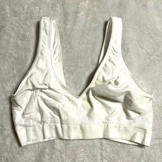 White Everyday T-Shirt Bra. Size M. Very Stretchable. Nwot. Republica Domenicana. Tshirt Bra, T Shirt Bra, Bra Sizes, Women's Intimates, Color White, Spandex, Bra, Women Shopping, T Shirt