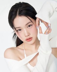 Korean Photoshoot, Korean Face, Crochet Aesthetic, Face Icon, Pinterest Makeup, Model Aesthetic, Makeup Looks Tutorial, Beauty Shoot, Medium Length Hair Cuts