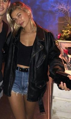 Brandy Melville Summer, Outfit Ideas Vacation, Summer Outfit 2022, Vacation Photo Ideas, Hailey Baldwin Street Style, Hayley Bieber, Fashion Trends Summer, Vacation Outfit Ideas, Jordan 1 Outfit