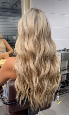 Blonde inspo, hair style, hairdo, curls, beach waves, blondes Blonde Hair Goals, Blonde Lowlights, Perfect Blonde Hair, Bright Blonde Hair, Rambut Brunette, Summer Blonde Hair, Dyed Blonde Hair, Dirty Blonde Hair, Honey Blonde Hair