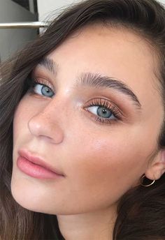 75 Wedding Makeup Ideas To Suit Every Bride Rosa Make-up, No Make Up Make Up Look, Membentuk Alis, Dag Make Up, Wedding Hairstyles And Makeup, Natural Prom Makeup, Mekap Mata, Makeup Tip, Luxy Hair