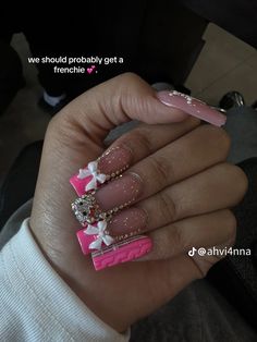 Poppin Nails, French Tip Acrylic Nails