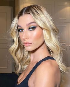 Green Eyeshadow Look, Eyebrow Trends, Celebrity Makeup Looks, Green Makeup, Green Eyeshadow, Studio 54, Blue Makeup