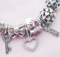 Pandora Spring, Bling Flip Flops, Pandora Bangle, Junk Jewelry, Medieval Jewelry, Photo Charms