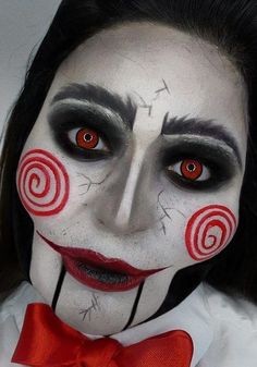 Halloween Face Paint Ideas Scary, Simple Scary Costumes, Saw Face Paint, Maquillaje Saw Halloween, Scary Halloween Face Makeup, Scary Movie Makeup, Scary Halloween Makeup Women, Easy Creepy Halloween Makeup, Halloween Costumes Face Paint