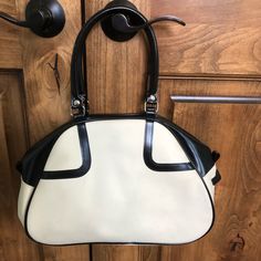 Vintage Handbag Never Used, Brand Is Michael Klein, Great Condition Retro White Bag With Detachable Strap, Retro White Satchel Shoulder Bag, White Retro Bag With Detachable Strap, White Retro Shoulder Bag Satchel, White Retro Top Handle Shoulder Bag, White Retro Satchel Bag, Retro Beige Satchel With Large Capacity, Retro Cream Bag For Daily Use, Vintage Cream Shoulder Bag For Shopping