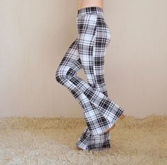 "Plaid stretchy bell bottoms women,Leggings,Festival pant,Back to school,Birthday Gift,Plus size Women,Flare Pant I created this awesome black and white plaid high waist velvet bell bottoms from stretchy cotton jersey.This cozy and so soft plaid bell bottoms will carry you to 70s. This cute stretchy bell bottoms are so comfortable and stylish.You can wear this stylish and 70s clothing trend leggings to go to festival,school,club, yoga or special occasion. Waist Rise; Low 8\" from crotch to belly button Mid 10\" from crotch to belly button High 13\" from crotch to belly button SIZE INCHES; Extra Small (US 0-2) (AU 6 ) (UK 6) Waist: 26\" In seam:31\" Out seam:46\" Leg opening:29\" Small (US 2-4) (AU 8) (UK 8)  waist: 28\" In Seam: 32\" Out Seam: 46\" Leg Opening: 30\" Medium (US 6) (AU 10) ( Plaid Bell Bottoms Outfit, Plaid Flared Pants, Cheap Retro Plaid Bottoms, Plaid Bell Bottoms, Black And White Plaid Leggings, Velvet Bell Bottoms, 70s Clothing, Festival Pants, Plus Size Kleidung