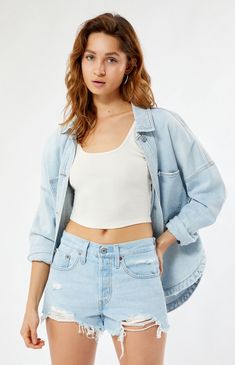 501 Light Blue Frayed Denim Shorts Laidback Style, Levi Jean Shorts, Summer Shorts Outfits, Vintage Details, Outfit Challenge, Light Blue Shorts, Frayed Denim, Blue Jean Shorts, Levi's 501