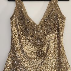 Reem Acra Sequin Embellished Top; Colloe - Gold; Size - 8 Luxury Gold Embroidered Festive Tops, Chic Embellished Gold Tops, Festive Gold Embellished Tops, Fitted Gold Top With Intricate Embroidery, Gold Embellished Sleeveless Top, Sequin Embellished Top, Reem Acra, Gold Top, Embellished Top