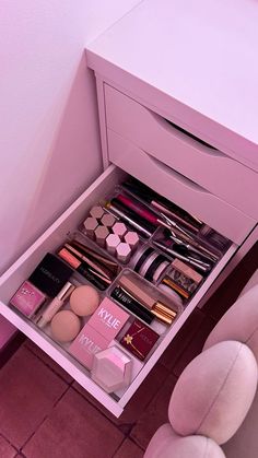 Dream Vanity, Room Organisation, Beachy Room, Drawer Organization, Pretty Pink Princess, Beauty Room Decor