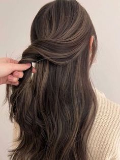 Ash Brown Hair Color, Brown Hair Looks, Brown Hair Inspo, Brunette Hair With Highlights, Hairstyles For Layered Hair, Brown Hair Balayage, Highlights Brown Hair, Dye My Hair, Hair Dye Colors