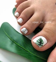 Pedicure Ideas Tropical, Tropical Toenails, Tropical Pedicure Ideas, Hawaiian Pedicure, Tropical Toe Nails, Cute Toenail Designs For Summer, Cute Summer Toe Nails, Tropical Pedicure, Summer Toenail Designs