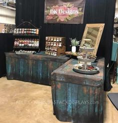 DESIGN: Our Teal Patina Wood fitted table cover has the look of aged wood with a patina finish. Its a beautiful combination of teal and turquoise colors with darker brown wood and patina tones that make it look as if its been weathered for years. Colors: Teal and turquoise patina with dark brown undertones. BENEFITS Draws more attention to your vendor table setup or craft booth Gives your vendor table or booth a more professional look Gives your product display a more cohesive look Takes less ti