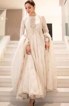 Ethnic Wedding Outfits, Outfit From Scratch, Outfits Masc, Plain Suits, King B, Anarkali Designs, Masc Fashion, Masc Outfits, Elegant Clothing