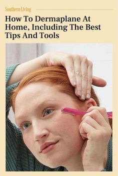 There's been a rise of at-home dermaplaning tools that help you to exfoliate and remove baby hairs on the face, many of which you can get affordably from Amazon or drugstore. Here's what is dermaplaning and how to dermaplane at home safely. Dermaplaning Directions, Dermaplane At Home, Shaving Your Face, Dermaplaning At Home, Skin Lightening Diy, Dark Spots On Face, Bumpy Skin, Baby Hairs