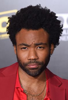 Donald Glover's Afro Short Afro Hairstyles, Widows Peak, Black Men Haircuts, Pelo Afro, Black Men Hairstyles, Donald Glover