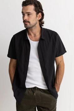 Front, unbuttoned view of the Classic Lienen Short Sleeve shirt in black by Rhythm Black Shorts Men, Cut Clothes, Stance Socks, Thermal Sweater, American Jeans, Beanie Style, Linen Short, Sneaker Slippers, Mens Button Up