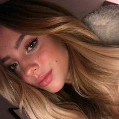 Natural Makeup Looks, Hair Color Trends, Pretty Makeup, Pretty Face, Aesthetic Girl, Hair Goals, Natural Makeup, Selfies