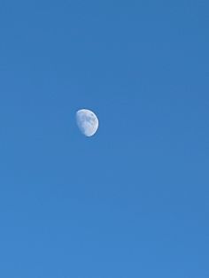 the moon is in the clear blue sky with no clouds on it's side