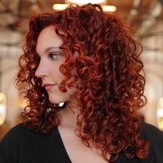 Fiery Red Layered Style on Curly Hair Texture Long Curly Face Framing Layers, Curly Shaggy Bob, Medium Curly Haircuts With Layers, Curly Face Framing Layers, Face Framing Bangs Curly Hair, Curly Hair With Face Framing Layers, Curly Layered Haircuts, Face Framing Layers Curly Hair, Layered Haircuts For Curly Hair