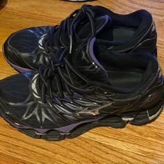 Mizuno Wave Prophecy Sneakers Women Size 6 Used In Great Condition Color: Black/Purple Made In Vietnam Us 6 /Uk 3.5/Europe 36/ Bra 33/ Jp 22.5 From A Pet Free And Smoke Free Environment. Mizuno Shoes, Womens Sneakers, Running Shoes, Bra, Womens Sizes, Running, Women Shoes, Sneakers, Purple