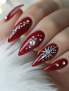 Holiday Nails With Rhinestones, Winter Nails Wedding, Holiday Nails Minimalist, Tasteful Christmas Nails, Edgy Holiday Nails, Plaid Christmas Nail Designs, Christmas Nails Designs Holiday, Christmas Nails Almond Shape Short, Red Winter Nail Designs